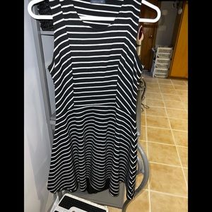 Juniors Soprano dress, size medium black/white pre-worn